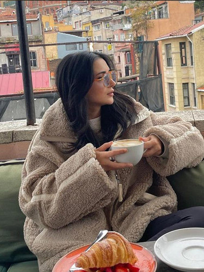 Luna – The Fleece Coat that Combines Warmth and Elegance