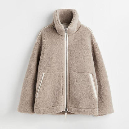 Luna – The Fleece Coat that Combines Warmth and Elegance